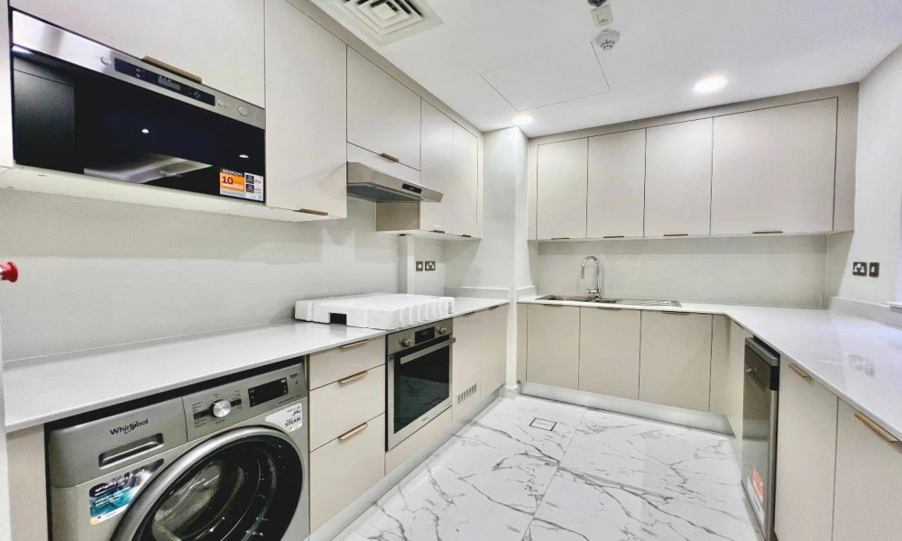 FOR SALE 2BHK IN MARINA W/ KIDS PLAY AREA & FACILITIES - Image 5