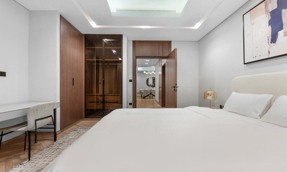 Gorgeous 1BR Apartment for Sale in Fox Hills - Image 9