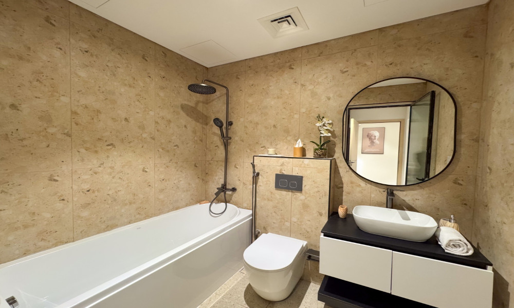 Luxurious 1BHK Apartment for Sale in Lusail Marina - Image 7