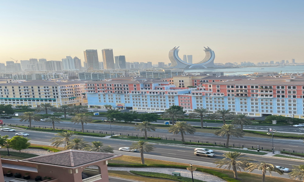 Luxury Fully Furnished 1BHK for Rent in The Pearl - Image 5