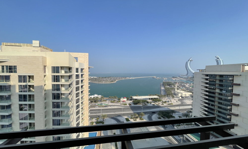 MODERN 1 BHK W/ STUNNING MARINA VIEWS | FF |
