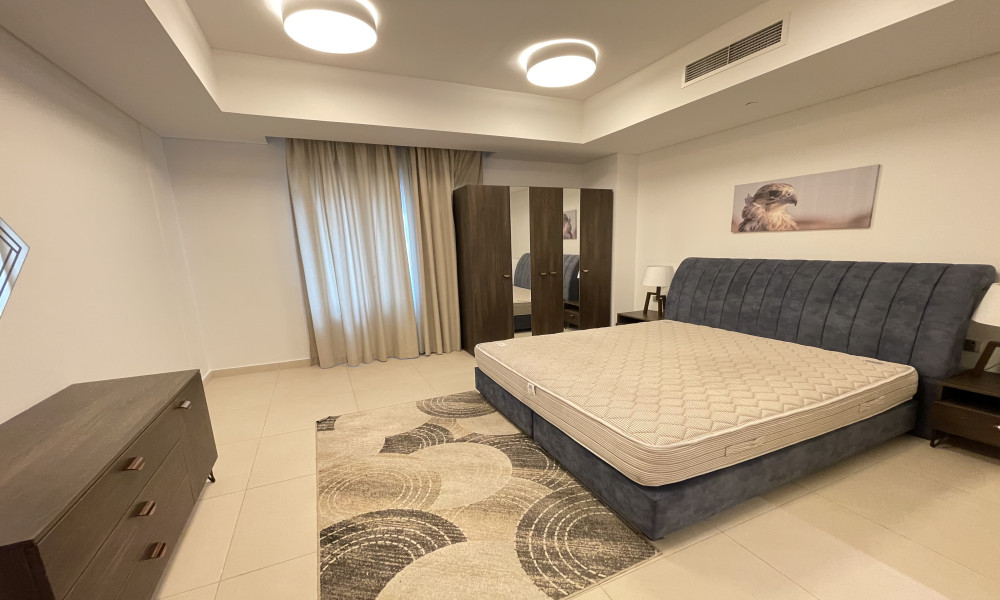 MODERN 1 BHK W/ STUNNING MARINA VIEWS | FF | small 1