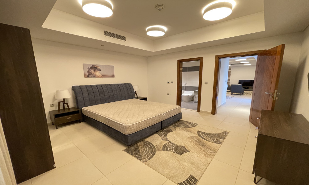 MODERN 1 BHK W/ STUNNING MARINA VIEWS | FF | small 3