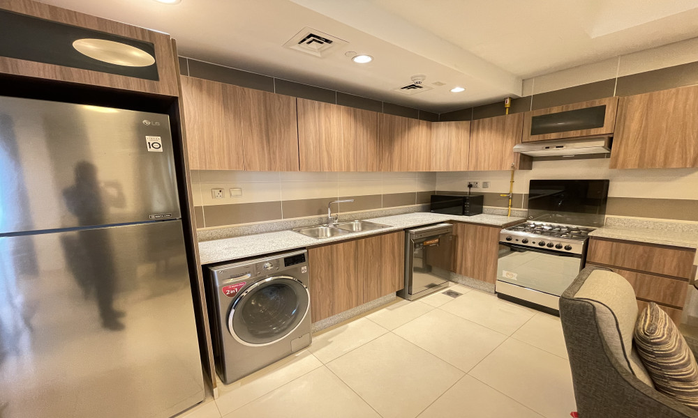 MODERN 1 BHK W/ STUNNING MARINA VIEWS | FF | - Image 6