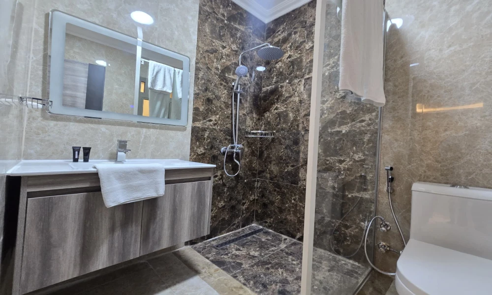MODERN 3BHK FF | PRIME LOCATION | POOL & GYM - Image 10