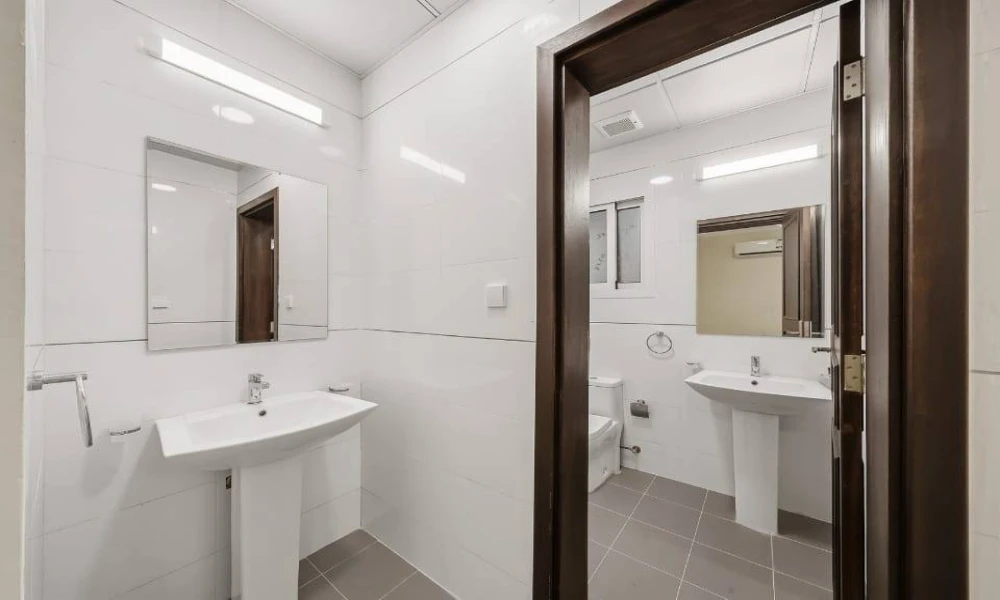 NO COMMISSION 3 BHK UF | NEAR METRO & HOSPITAL - Image 9