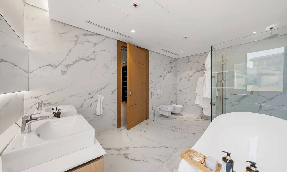 PRESTIGIOUS 5BR + MAID COMPOUND VILLA |PEARL - Image 7