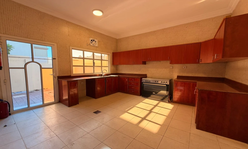PRIME 4BR VILLA | BALCONY | SWIMMING POOL & GYM - Image 7