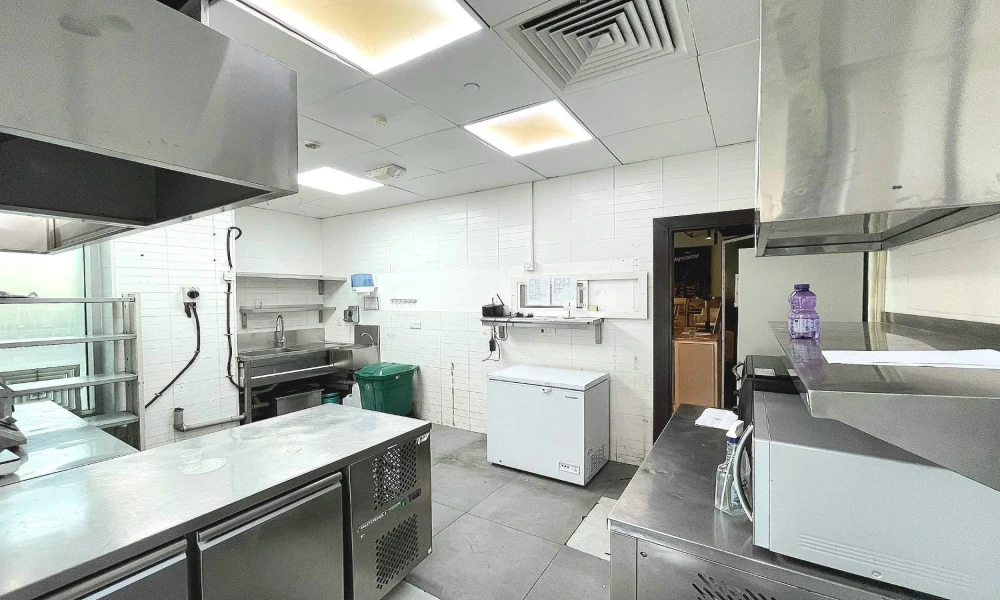 READY COFFEE SHOP WITH KITCHEN & PARKING | LUSAIL - Image 10