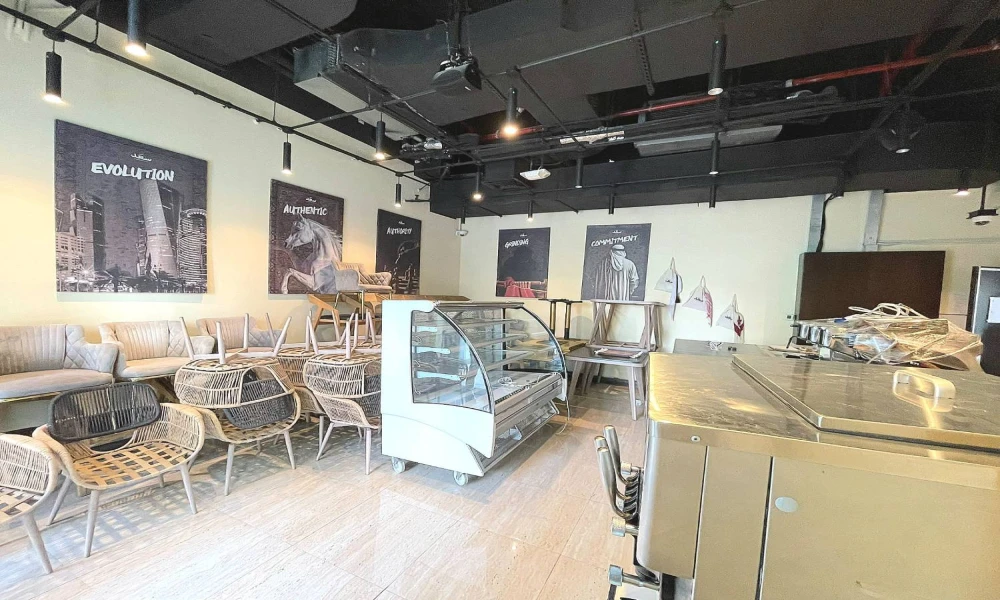 READY COFFEE SHOP WITH KITCHEN & PARKING | LUSAIL - Image 5