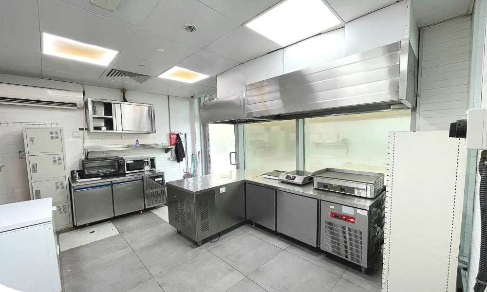 READY COFFEE SHOP WITH KITCHEN & PARKING | LUSAIL - Image 6