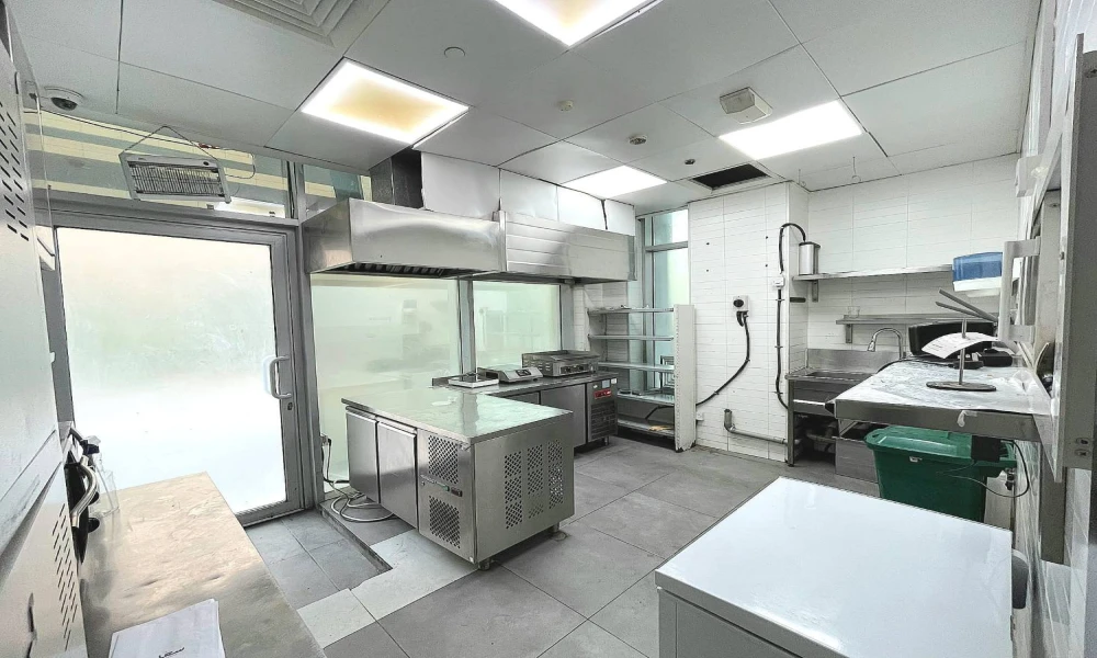 READY COFFEE SHOP WITH KITCHEN & PARKING | LUSAIL - Image 7