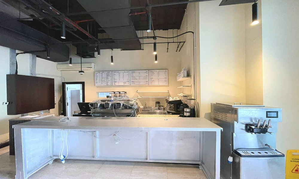 READY COFFEE SHOP WITH KITCHEN & PARKING | LUSAIL - Image 8