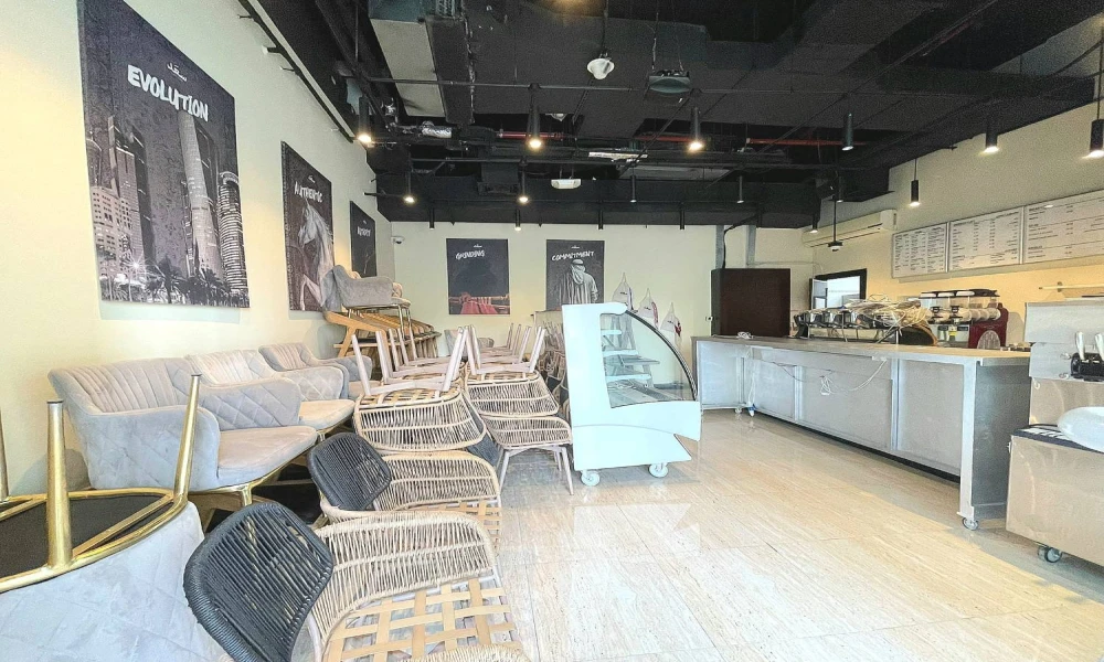 READY COFFEE SHOP WITH KITCHEN & PARKING | LUSAIL - Image 9