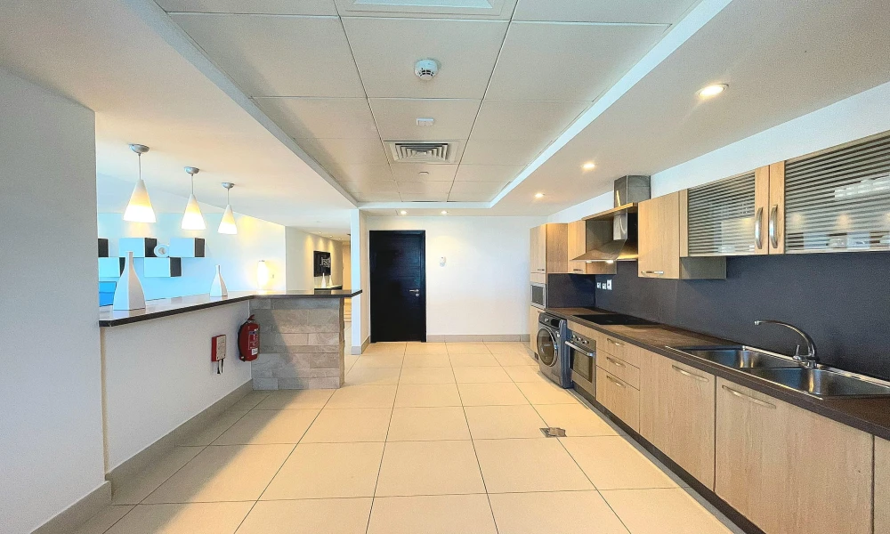 SEA VIEW APARTMENT IN WEST BAY | PLUS MAID'S ROOM - Image 9