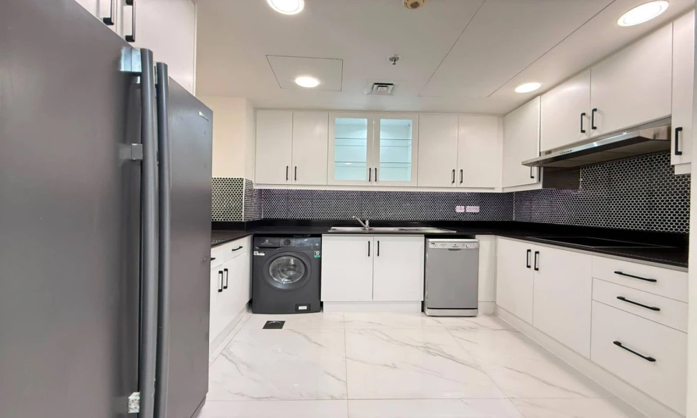 SF 2 BR | W/ BALCONY MARINA VIEW & FACILITIES - Image 6