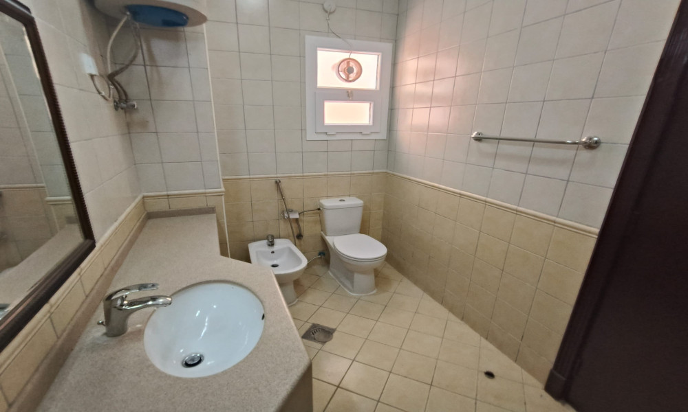 Spacious 2 BHK Apartment for Rent in Abu Hamour - Image 6