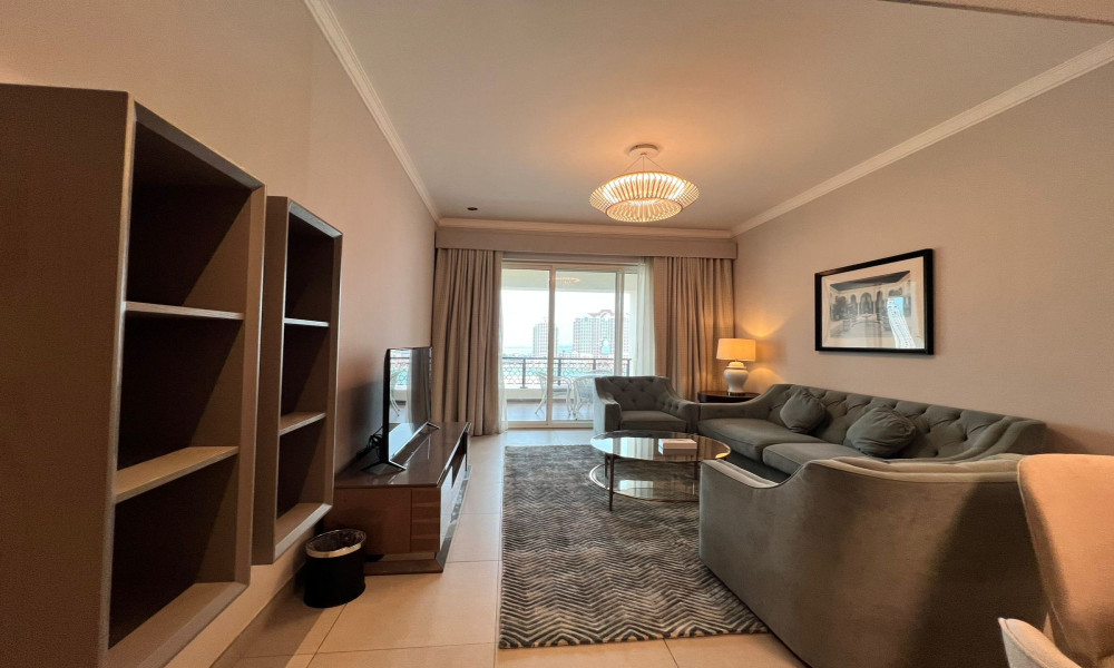 Spacious 2BHK + Maid Marina View | Pearl Qatar - Image 4