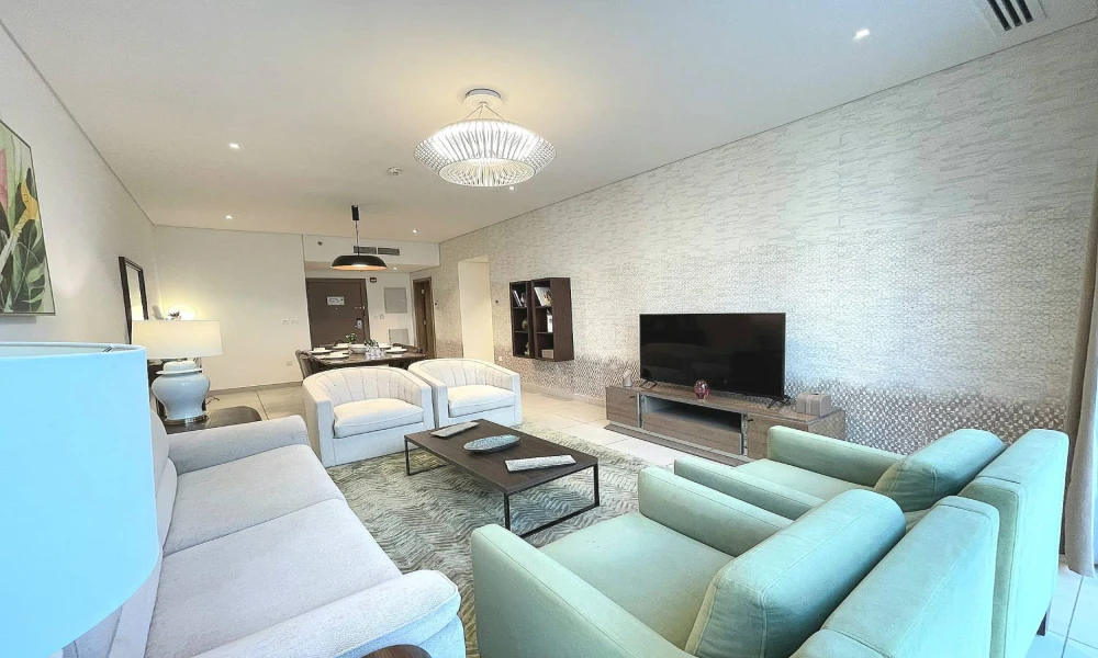 SPACIOUS 2BR FULLY FURNISHED W/GYM AND POOL ACCESS