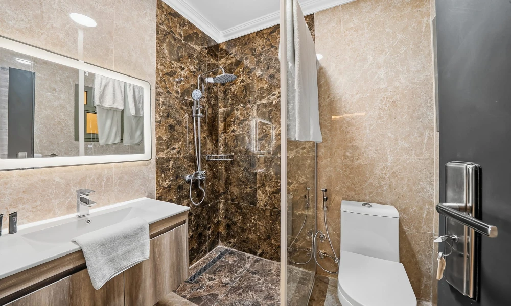 SPACIOUS 3 BHK FOR SALE MODERN FAMILY LIVING W/ AMENITIES - Image 10