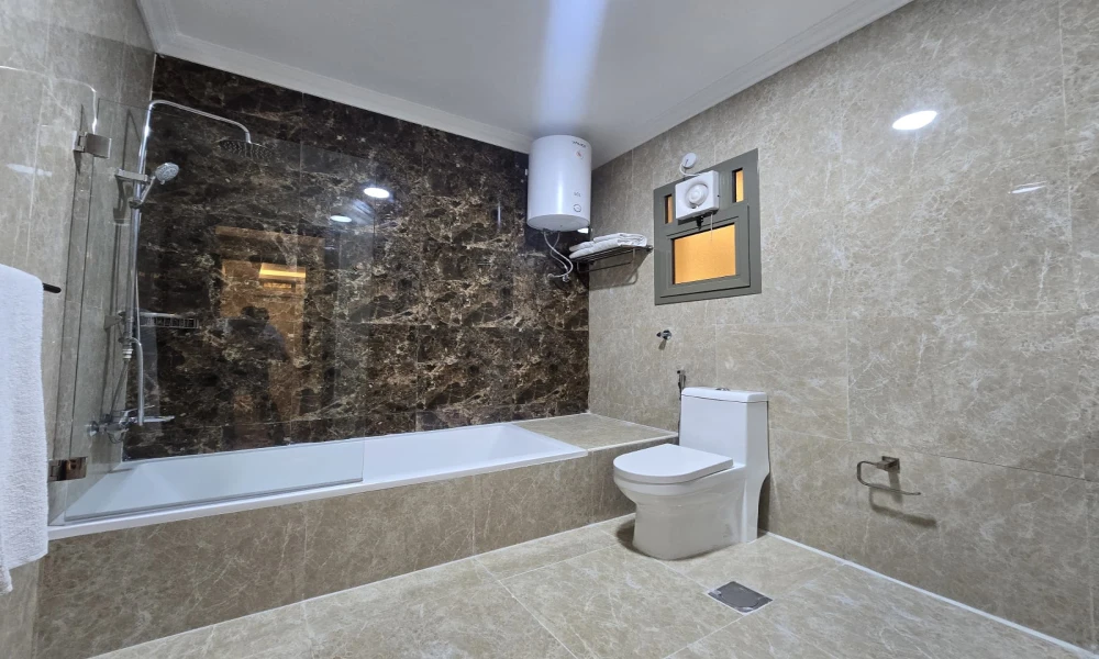SPACIOUS 3 BHK FOR SALE MODERN FAMILY LIVING W/ AMENITIES - Image 8