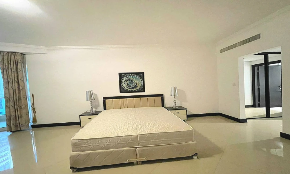 SPACIOUS 3BR FF APARTMENT | WEST BAY WITH BILLS small 2