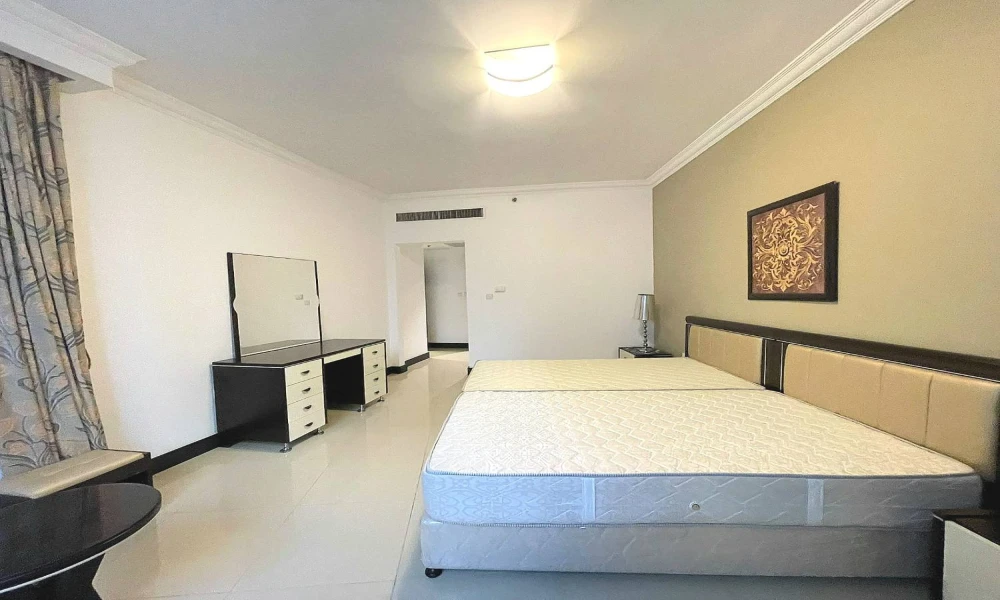 SPACIOUS 3BR FF APARTMENT | WEST BAY WITH BILLS small 3