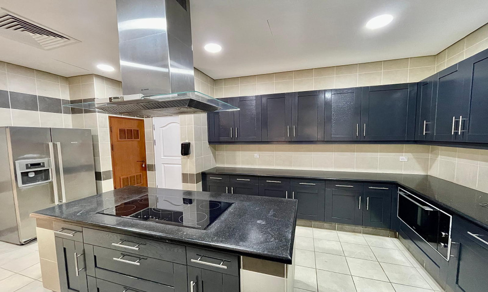 SPACIOUS LUXURY 4BHK HOME NEAR BEACH BAY FOR RENT small 1