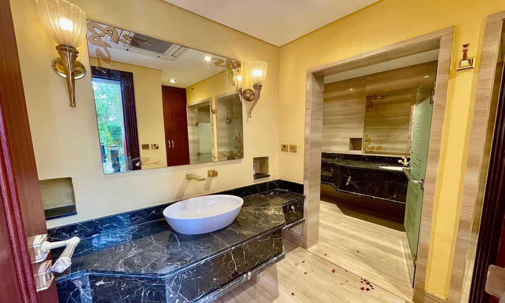 SPACIOUS LUXURY 4BHK HOME NEAR BEACH BAY FOR RENT small 3