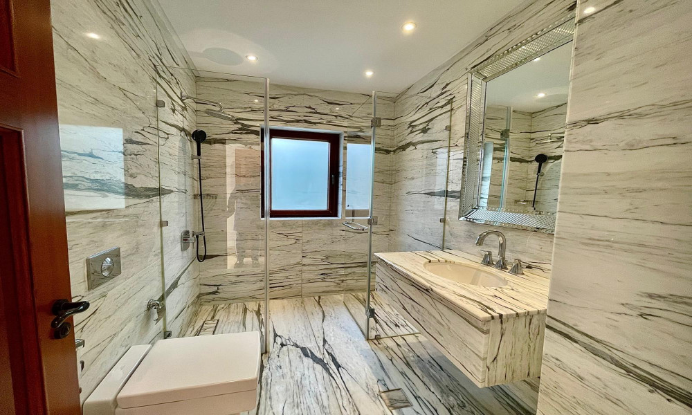 SPACIOUS LUXURY 4BHK HOME NEAR BEACH BAY FOR RENT - Image 5