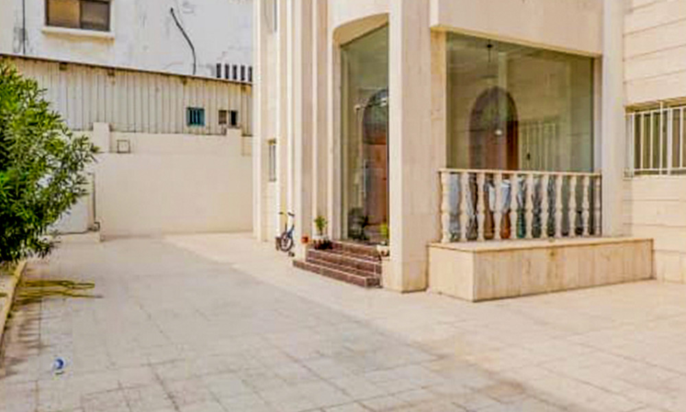 Spacious Villa for Sale | Semi Furnished small 3