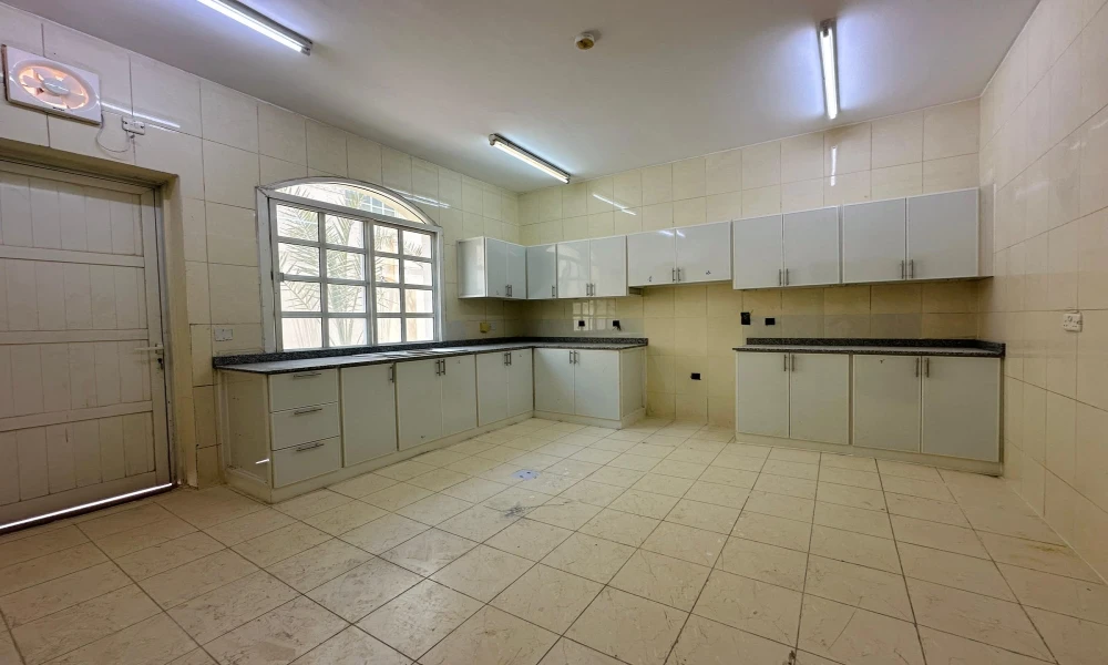 SPACIOUS VILLA W/ 5BR | UNFURNISHED | PARKING AREA - Image 5