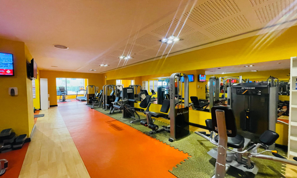 Studio Living in The Pearl Furnished for Rent small 3