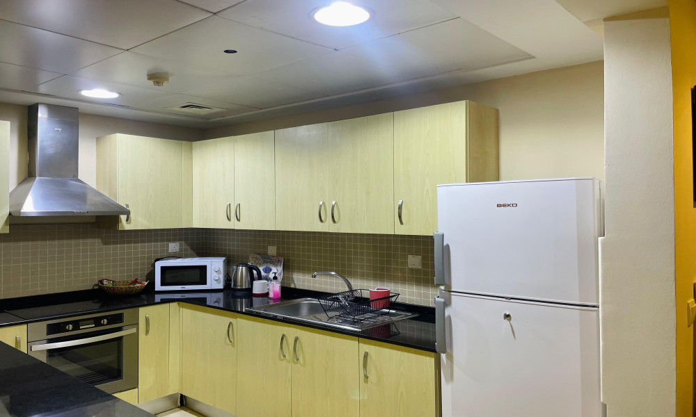 Studio Living in The Pearl Furnished for Rent - Image 7