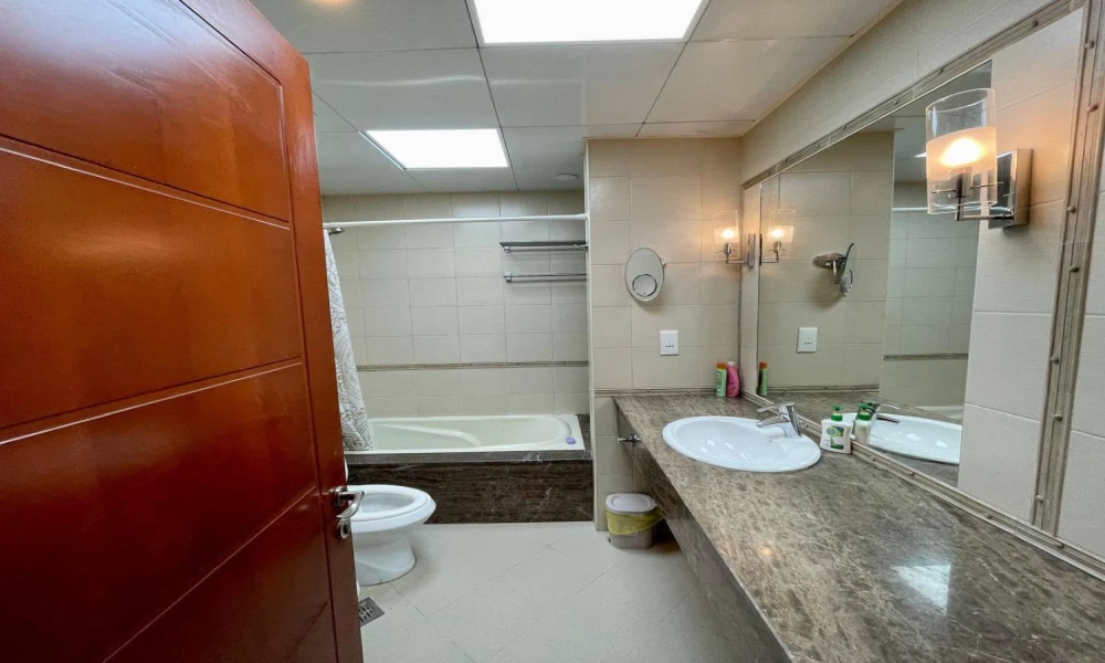 STUNNING 2BR | MARINA VIEW | FULL FACILITIES - Image 9