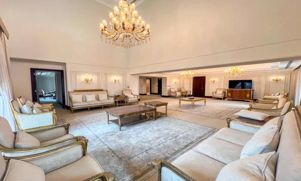 STUNNING LARGE PENTHOUSE WITH BALCONY | PEARL