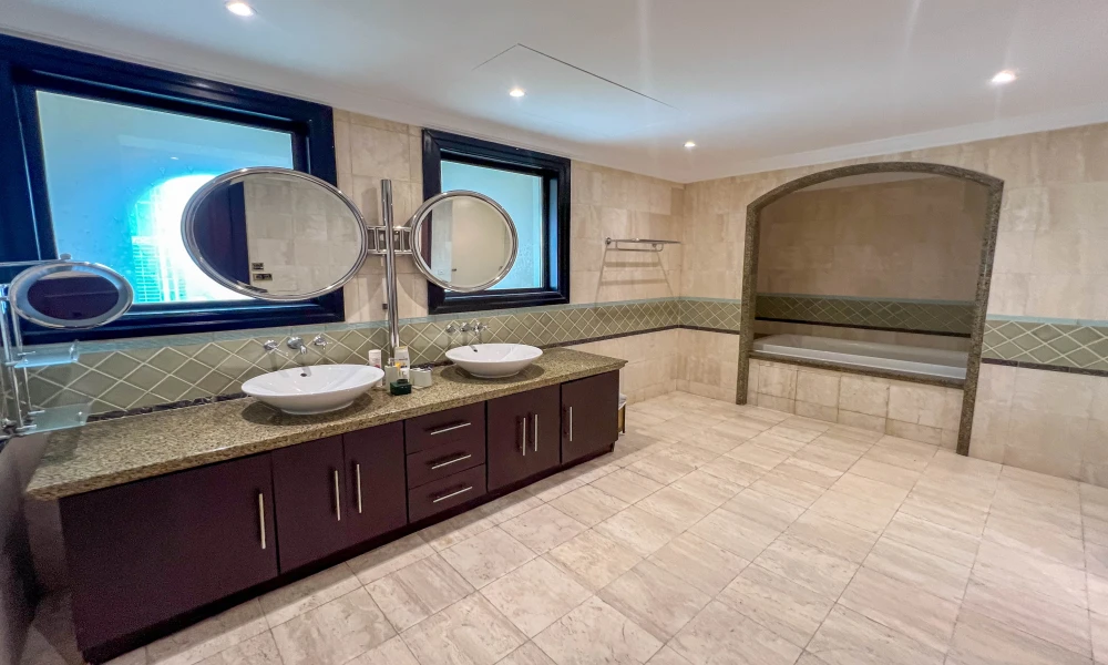 STUNNING LARGE PENTHOUSE WITH BALCONY | PEARL - Image 10