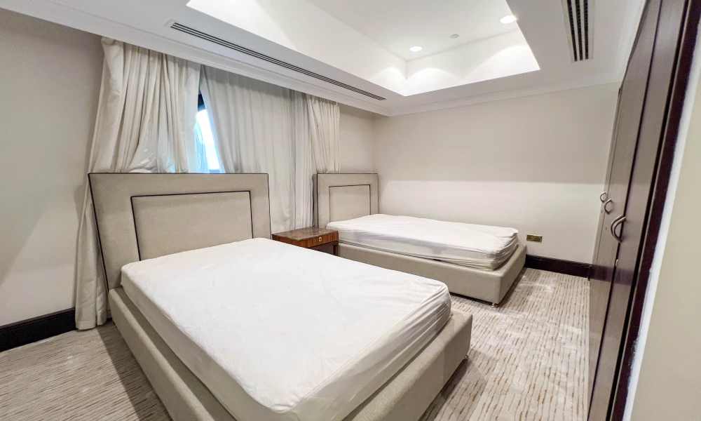 STUNNING LARGE PENTHOUSE WITH BALCONY | PEARL - Image 6